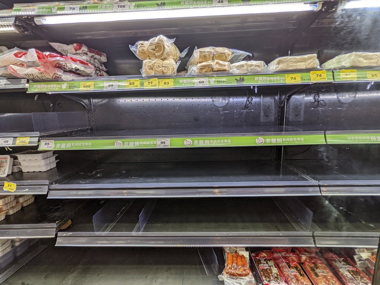 缺蛋情形尚未緩解,民眾逛賣場買不到蛋。 聯合報系資料照片/記者葉信菉攝影