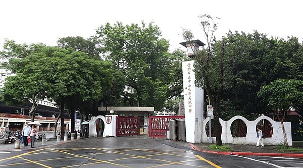 台北市教育局8日公布2月底前學校畢業旅行及校外教學原則暫停,不過中山女中則如期舉行2月15日至2月18日的畢旅,令家長憂心。圖/聯合報系資料照