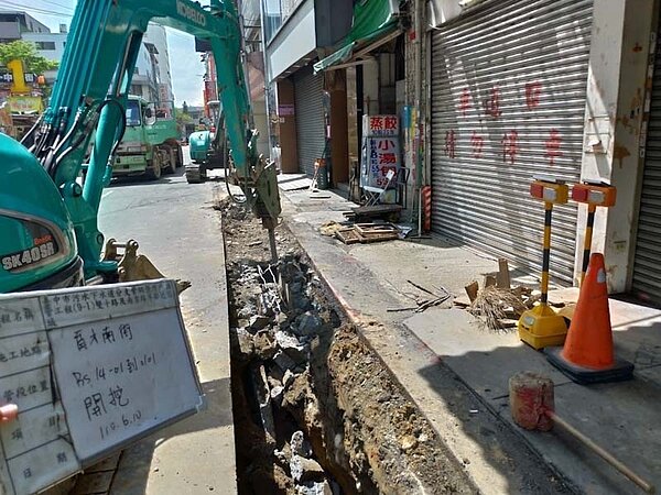 一中商圈利用疫情期間施作污水接管,改善商圈環境衛生。圖/台中市水利局提供
