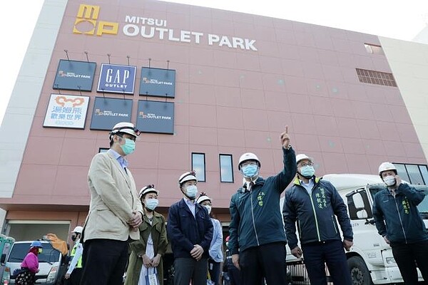 市長黃偉哲前往三井outlet大型購物商場視察。圖/台南市政府提供
