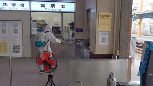 台南市府進行清消作業。圖/市府提供