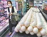 飼料業暫不漲　蛋價放寬凍漲