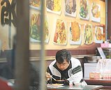 通膨警戒要解　學者說得等Q2升息