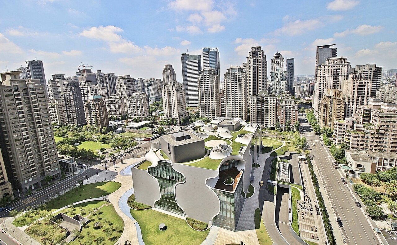 受惠美中貿易戰與台商回流,台中商用不動產市場近幾年持續發燒。記者宋健生/攝影