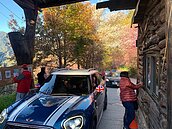 管制前夕司馬庫斯賞櫻人潮爆多　部落發公告籲別再上山