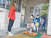 迎接開學日　家長急又氣沒疫苗　也沒篩檢計畫