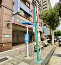 智慧型站牌設計不當反「增桿」　台北市議員轟：毀市容