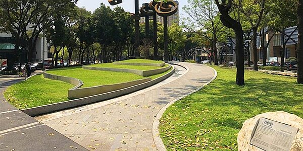 台中西區文教氣息濃厚,豪宅行情增溫。圖為草悟道。圖/中時電子報資料照片