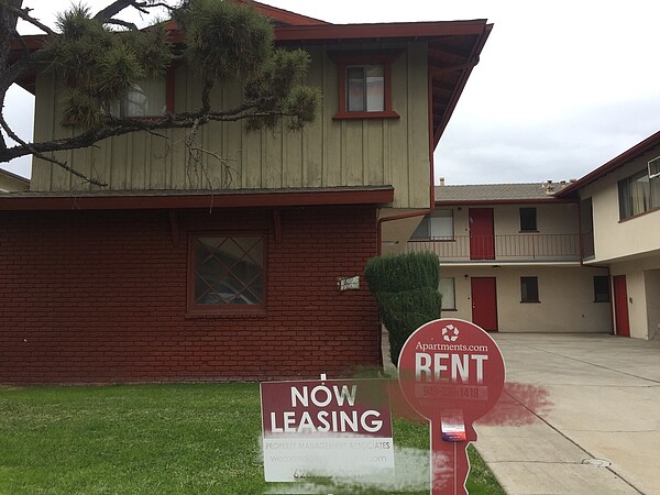 亞市公寓樓一居室月租金2000-3000元之間的都有,此為一處公寓出租房。(記者邵敏/攝影)