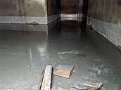 高雄鬧區舊公寓地下室長年受淹水苦　住戶好憂心