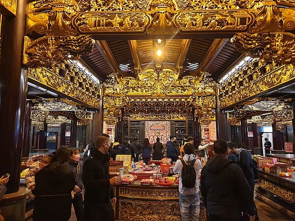 想要買到心儀的房子，不少人推薦應該拜目標區域周邊的土地公廟。圖／取自烘爐地南山福德宮