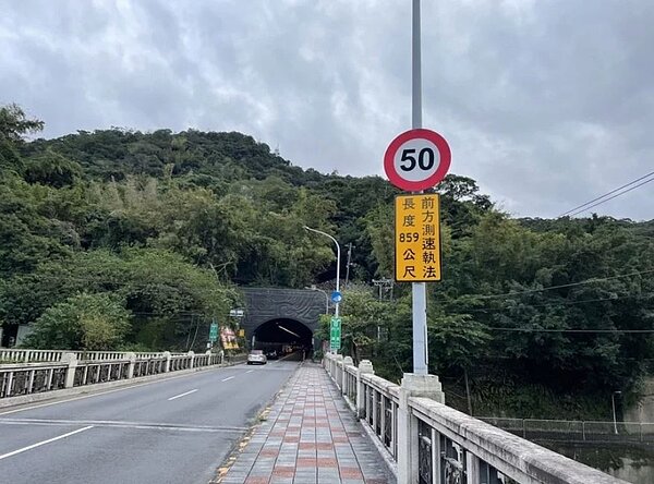 北市自強隧道雙向路段即將啟用區間測速。圖/北市交大提供