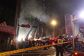火災濃煙籠罩西門町　3雲梯車灌救3小時滅火無人傷
