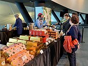 星級飯店進駐燈會主場衛武營推快閃　住房搭高鐵省很大