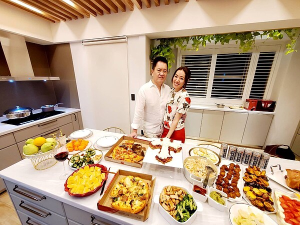 劉伊心去年把信義區住家大改造,讓老公看見成品都大讚感謝她「讓我終於知道家的感覺」。圖/截自劉伊心臉書