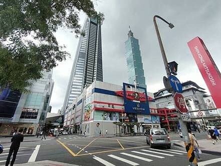 威秀電信大道變成成運動潮街。圖/信義房屋提供