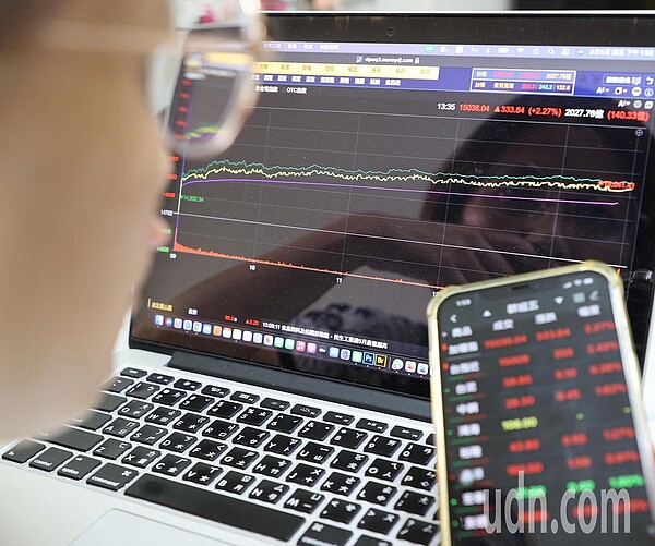 根據壯世代教科文協會針對50歲以上壯世代爸爸調查,高達55.2%的壮世代爸爸認為「不需收到禮物」,其次為現金,第三名則是台積電股票。示意圖。記者潘俊宏/攝影