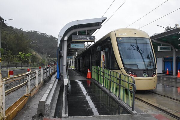 新店安坑輕軌年底通車,周邊交通配套成為居民關注焦點,有里長反映該規畫機車格及共享單車。圖/聯合報資料照片