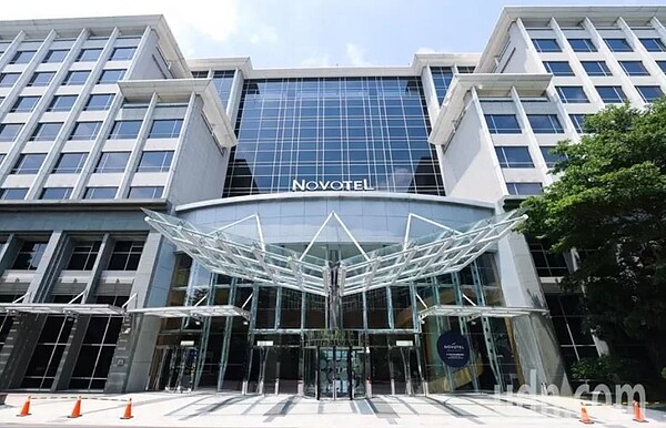 陳姓夫婦因諾富特飯店爆發群聚感染事件被隔離,象徵性求償1元及登報道歉,結果被法院駁回。圖/聯合報資料照片