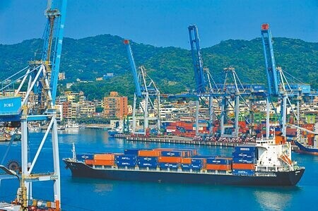 台灣7月出口續旺,財政部估計金額上看417億~428億美元,年增率約呈兩位數,有望創下歷年最強7月。圖∕本報資料照片