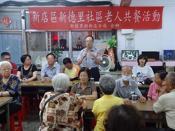 句句叮嚀，都是里長的愛。圖／由里辦提供