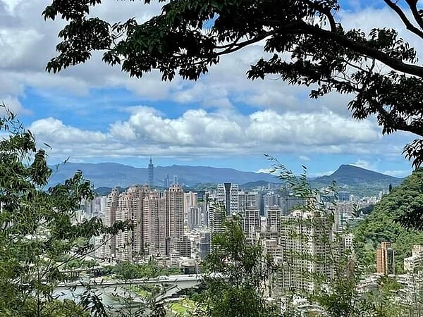 遠眺台北１０１，長春里地靈人傑。圖／易小滿攝

