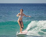 墾丁最美風景！超正衝浪比基尼女孩　網喊「想一輩子住在這裡！」