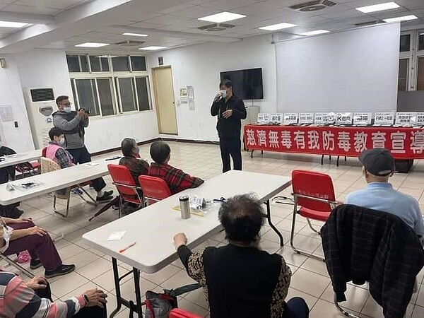 百壽里辦理關懷教育宣導。圖/易小滿攝