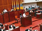 禁賣條例上路　北市議員轟電子煙照賣　業者沒在怕