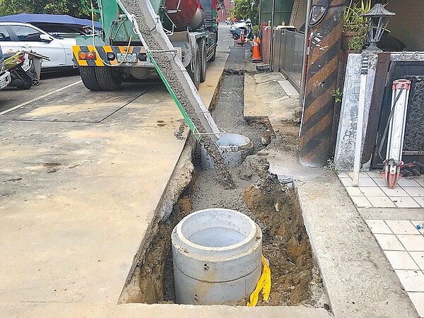 國際原物料上漲,新北市再生粒料使用量節節攀升。圖/新北市環保局提供