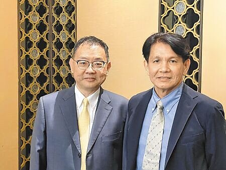 華邦電董事長焦佑鈞(左起)及總經理陳沛銘。圖∕涂志豪
