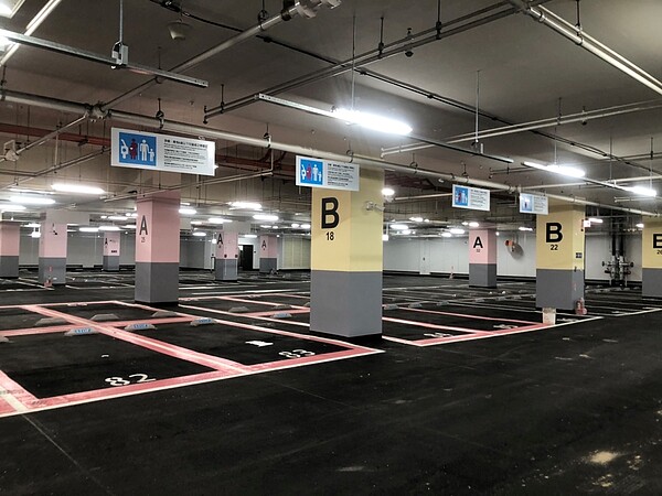 板橋區忠孝國中地下停車場將自9月1日上午8時起試營運,開放免費停車,10月1日起正式營運。圖/新北市政府提供