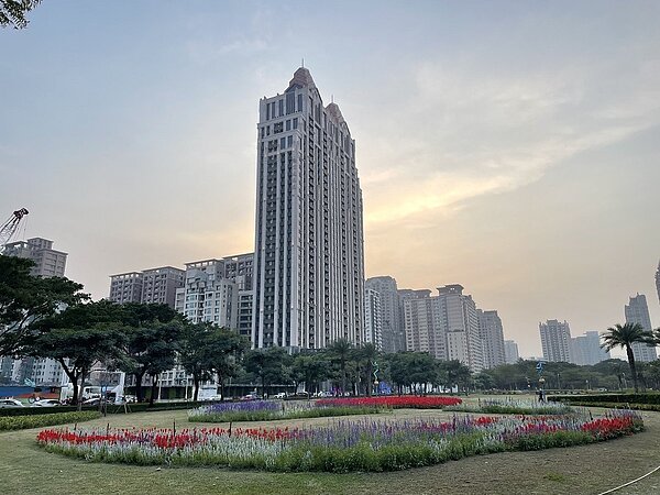 高雄農十六指標豪宅 「京城天贊」今年上半年再以6字頭身價,坐穩高雄豪宅王。圖/台灣房屋提供