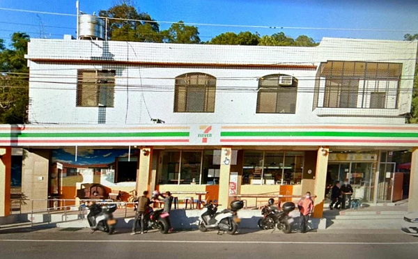 在台灣便利超商密度高,生活機能十分便利,但超商若「種」在農地上,土地增值稅將暴增。圖/竹縣稅務局提供