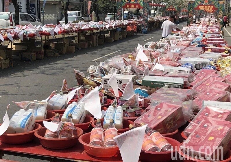 中元普渡是華人一年之中最重視民俗活動之一。圖/聯合報系資料照/記者周宗禎攝影