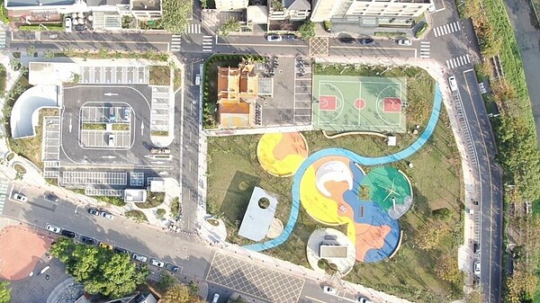 竹北光明商圈停車場與公園共同啟用。圖/交旅處提供