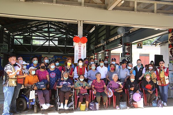 金峰鄉歷坵文健站11日揭牌啟用,目前全縣文健站總站數已達103站,服務長者約3,500位。圖/台東縣政府提供
