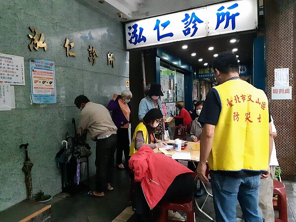 在里辦公室協助下疫苗施打更有效率。圖片由里長高林玉嬌提供
