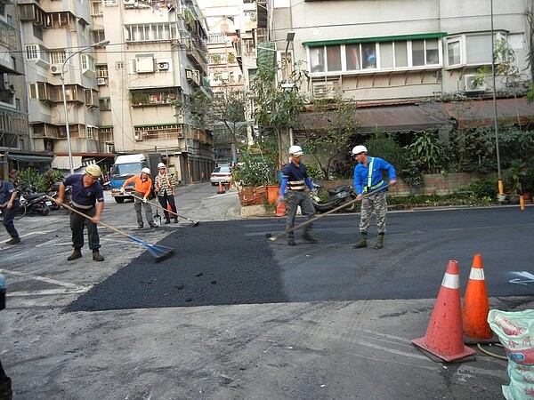 樟樹里更換自來水水管工程。圖片擷取自台北市文山區樟樹里Facebook
