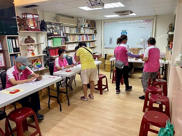 景東里的重陽節活動。圖片擷取自景東里里民交流園地Facebook
