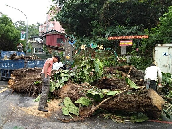 山區預災減災的應變工程。圖片擷取自景東里里民交流園地Facebook

