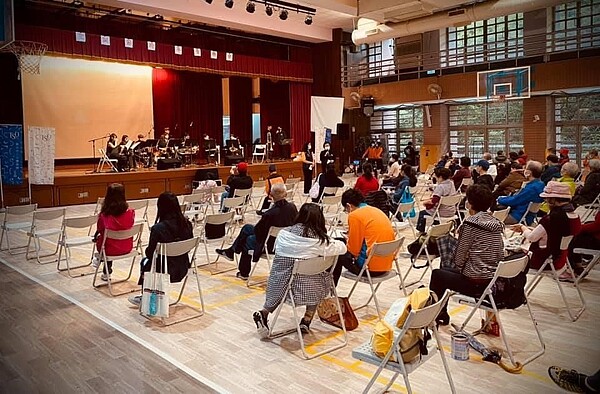 景東里聖誕節的活動演出。圖片擷取自景東里里民交流園地Facebook
