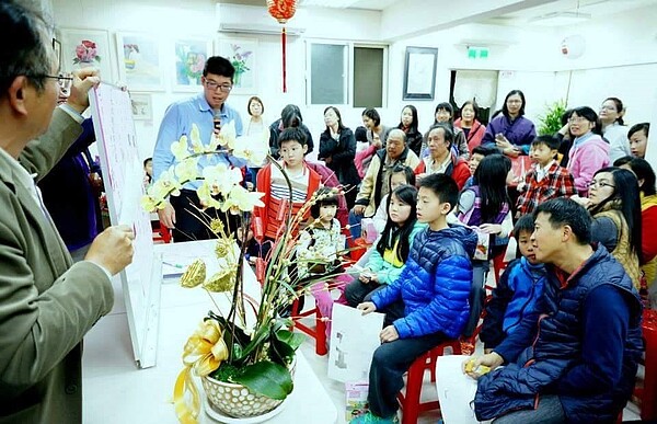 元宵猜謎活動。圖片擷取自詹晉鑒里長臉書
