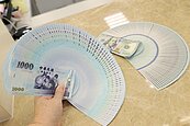 熱錢湧進　台幣攀近半月高點