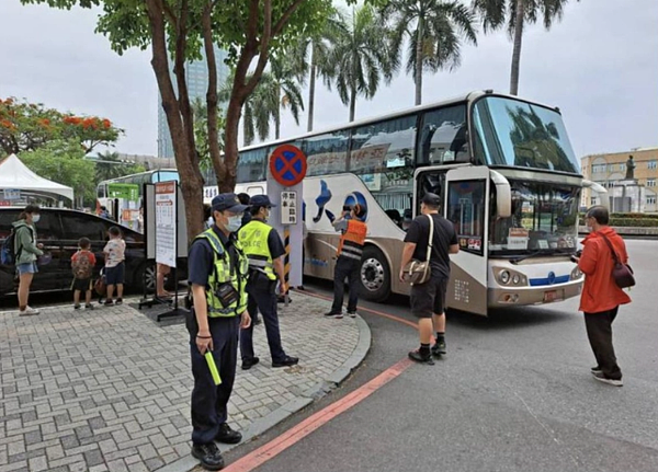 五一勞動節台鐵工會不加班,台鐵表定列車停駛,交通部推出類火車接駁因應。聯合報資料照片