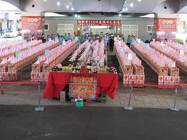 新聚里中元節聯合普渡活動。圖片由郭秀鳳里長提供