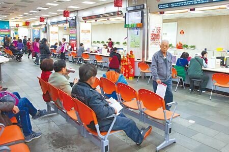 勞保基金最近一次精算報告指出，若勞保未改革，勞保基金將在2028年破產。(杜宜諳攝)