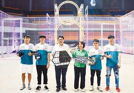 一連3天在屏東體育館舉辦的空中嘉年華,充滿技術與速度的FPV表演賽令人期待。(林和生攝)