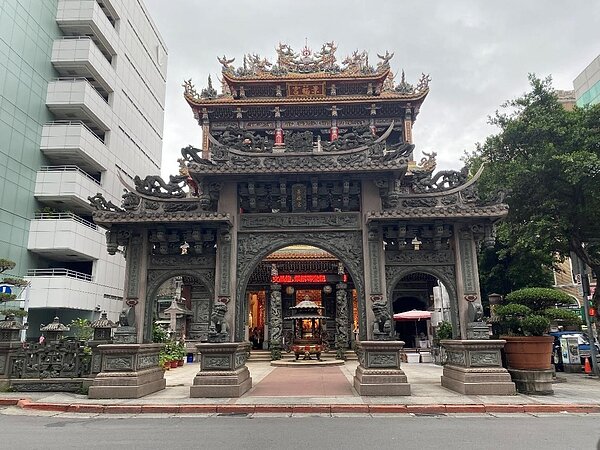 景福宮功俸福地正神,為圓山里佛道教居民的信仰心,里內許多活動都在此舉辦。圖/鄭曉雯攝