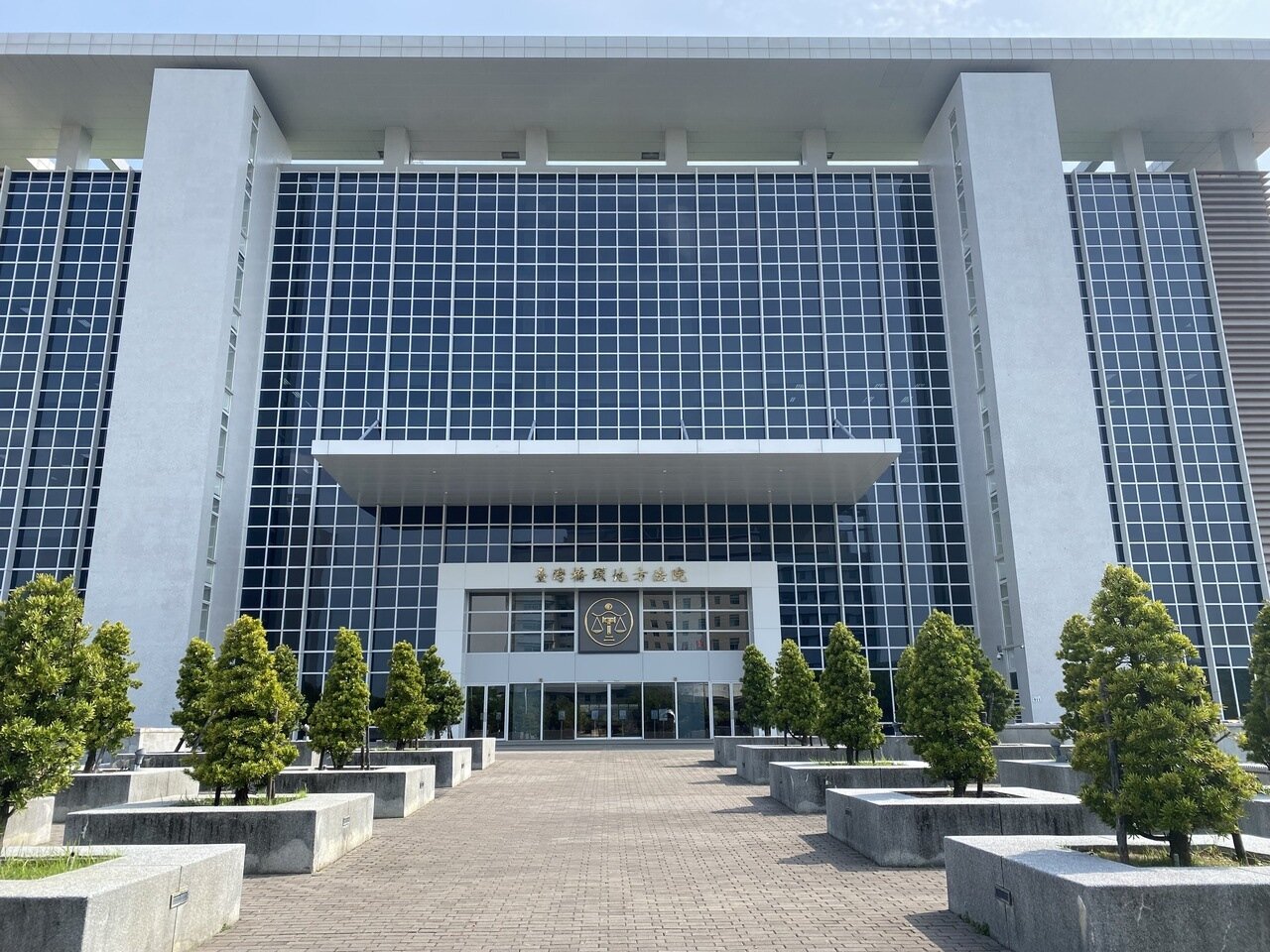 高雄蕭姓男子趁大社區某公寓門未上鎖,擅自潛入該公寓地下室,竊得市值約2000元80公斤的鋼筋,被依侵入有人居住之建築物竊盜罪,處4個月有期徒刑。記者陳弘逸/攝影